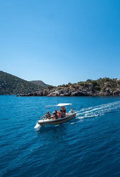Man preparing motorboat for a ride